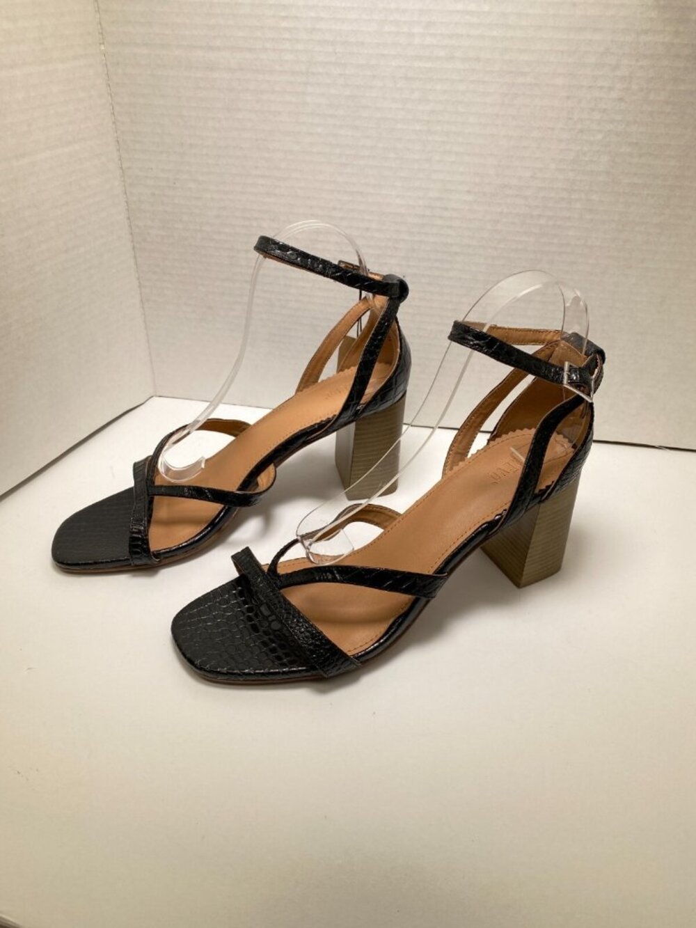 Crevo Women's Black Croc Strap Wooden Heel Sandal Sz 11